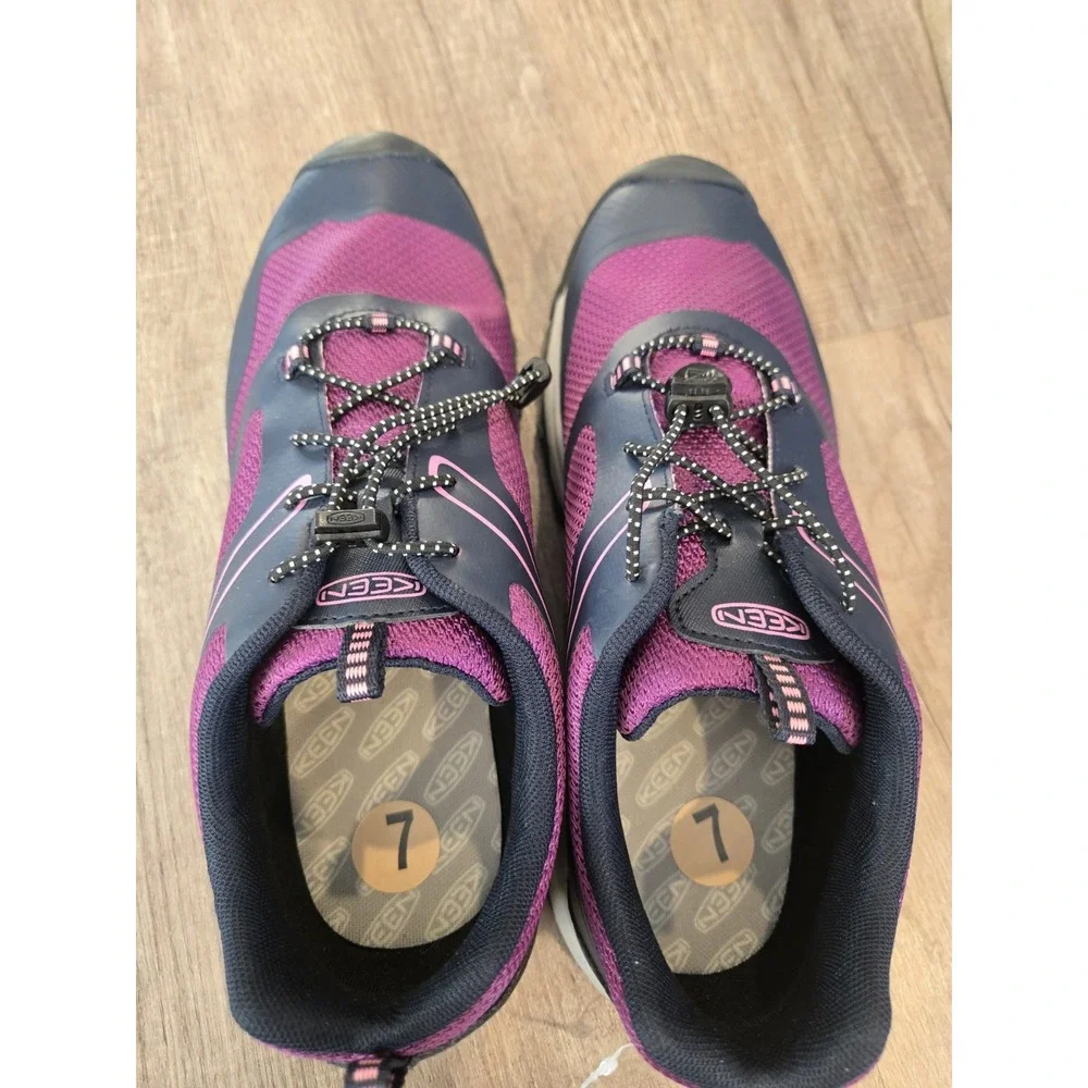 KEEN Kids Wanduro Low Shoes‎ Youth Size 7 Waterproof Sky Captain / Purple